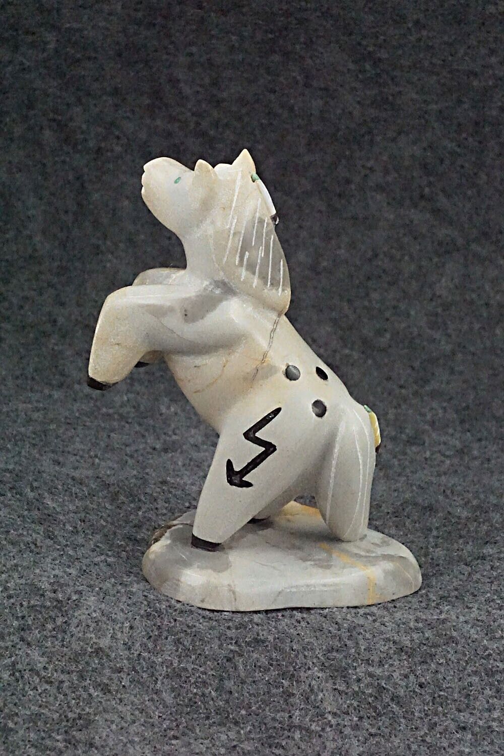 Horse Zuni Fetish Carving - Enrike Leekya