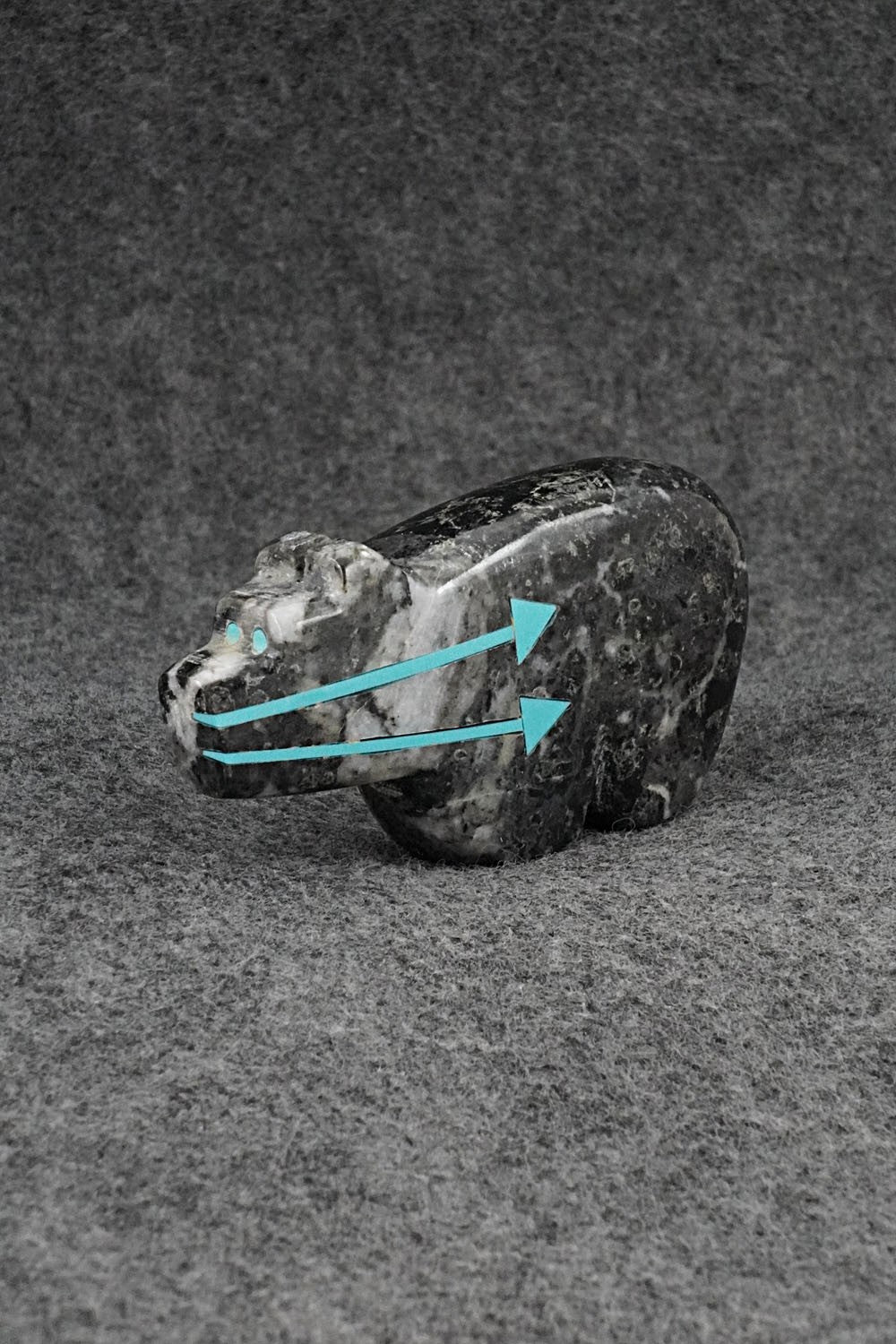 Bear Zuni Fetish Carving - Bernard Laiwakete