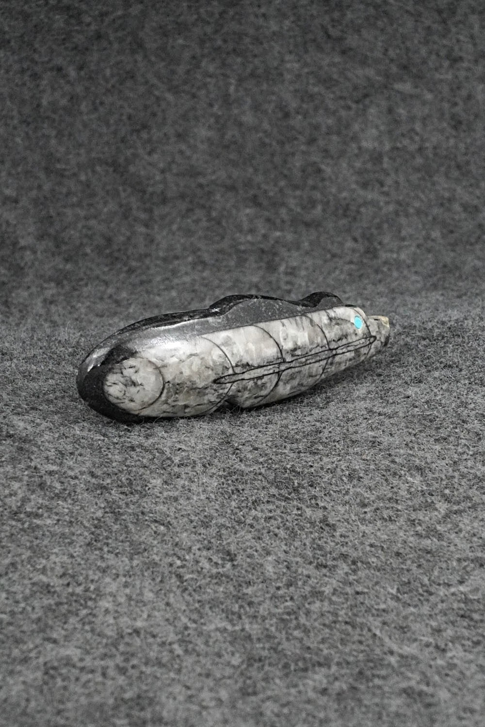 Bear Zuni Fetish Carving - Bernard Laiwakete