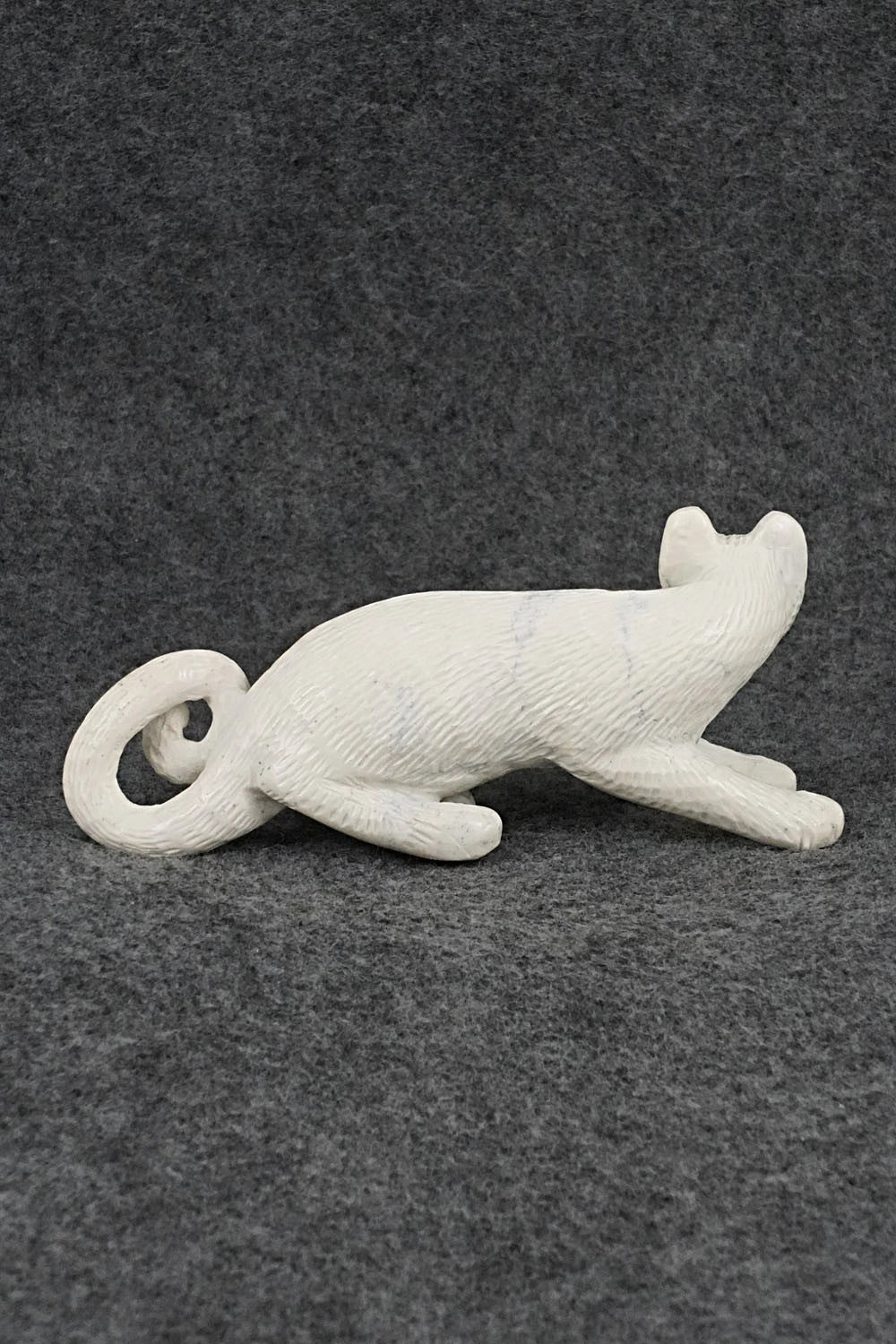 Mountain Lion Zuni Fetish Carving - Wilfred Cheama