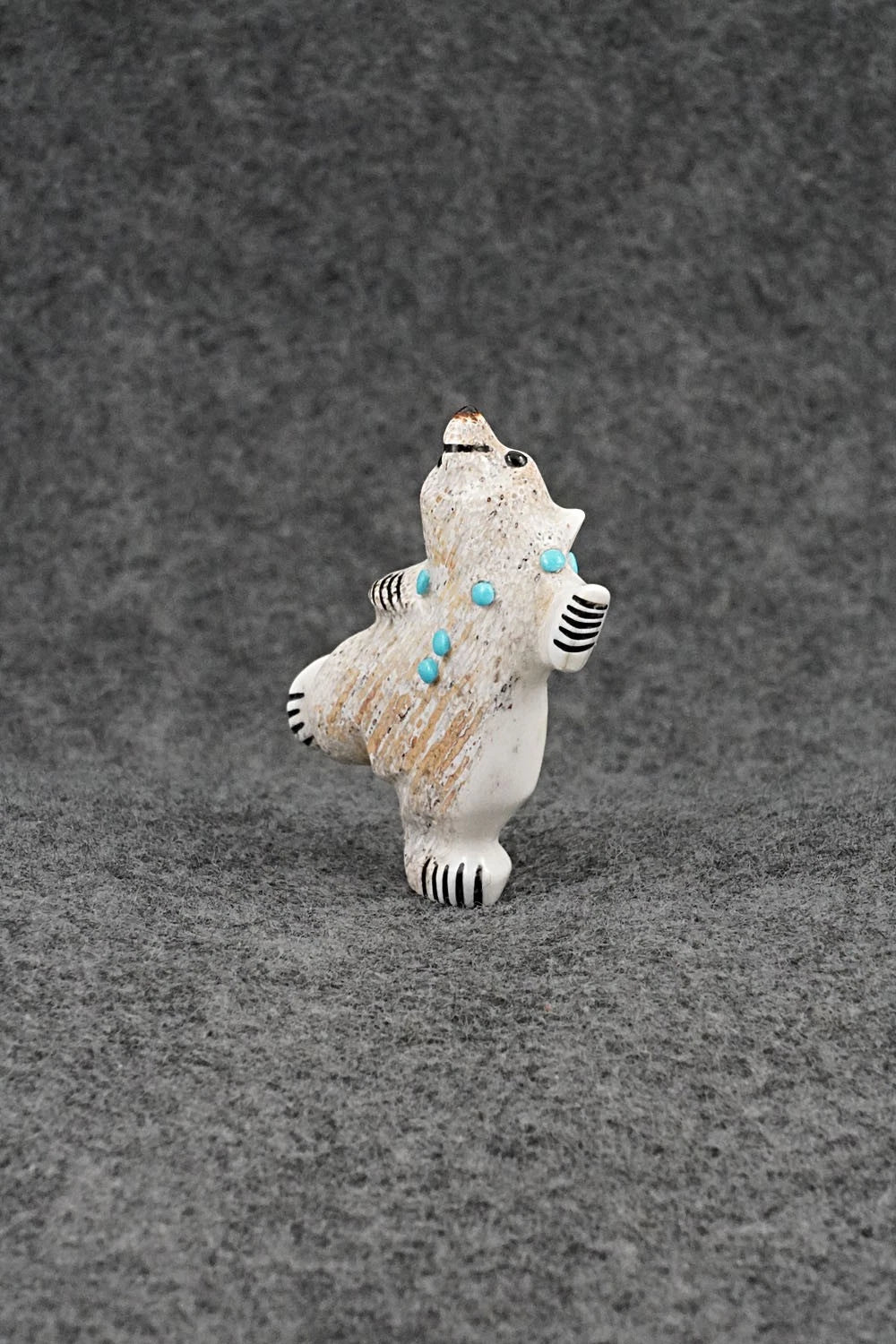 Bear Zuni Fetish Carving - Claudia Peina
