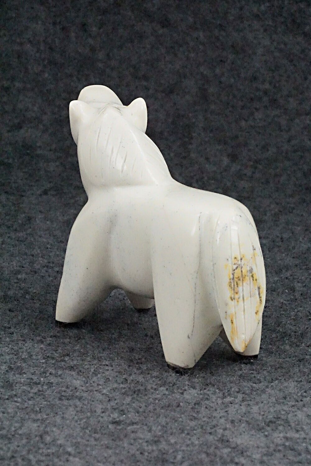 Horse Zuni Fetish Carving - Enrike Leekya