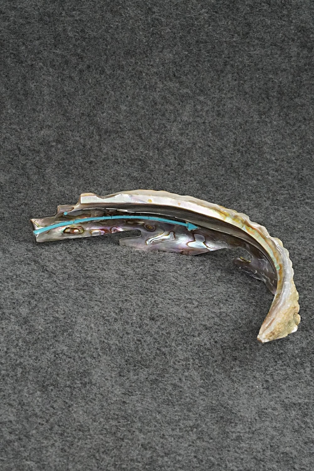 Bear Zuni Fetish Carving - Bernard Laiwekete