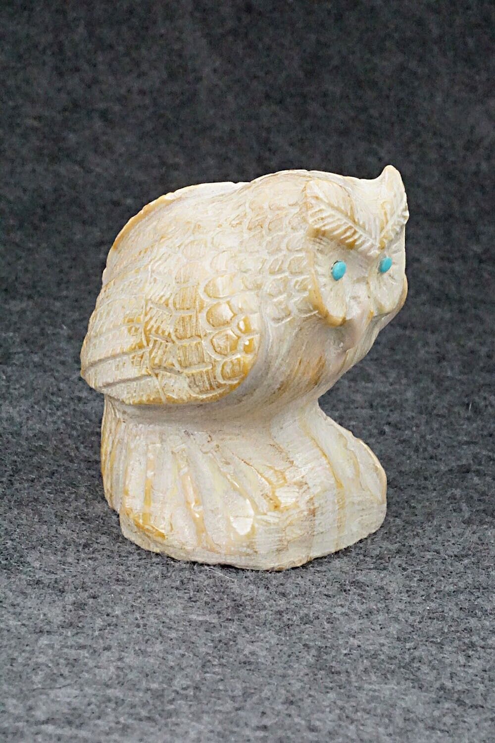 Owl Zuni Fetish Carving - Derrick Kaamasee