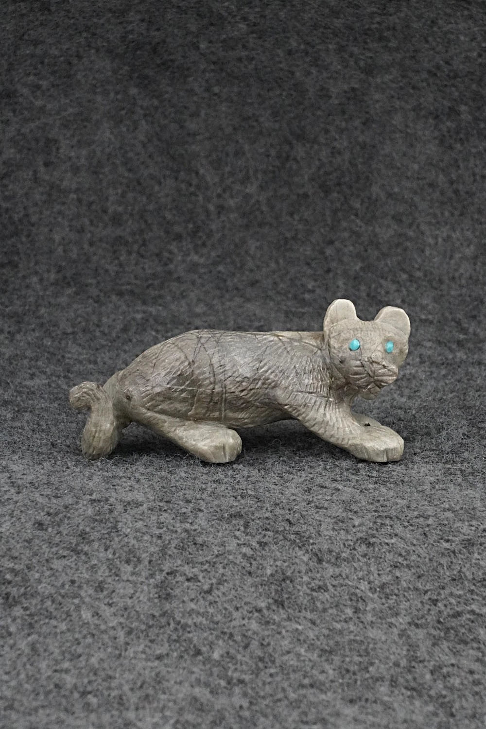 Mountain Lion Zuni Fetish Carving - Wilfred Cheama