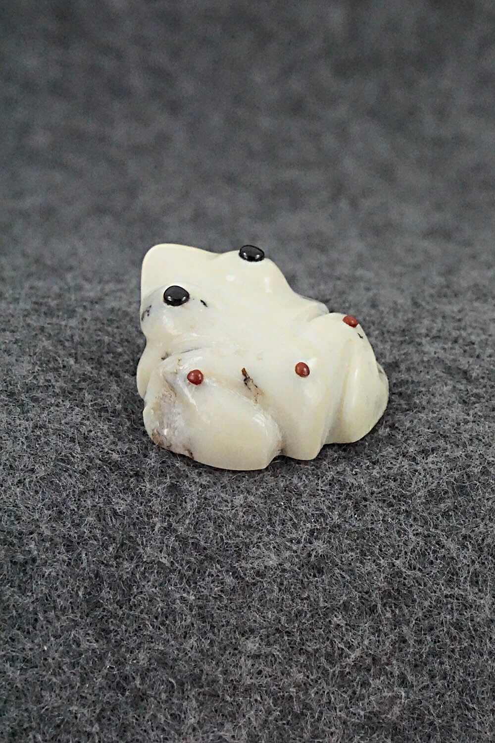 Frog Zuni Fetish Carving - Gordon Poncho