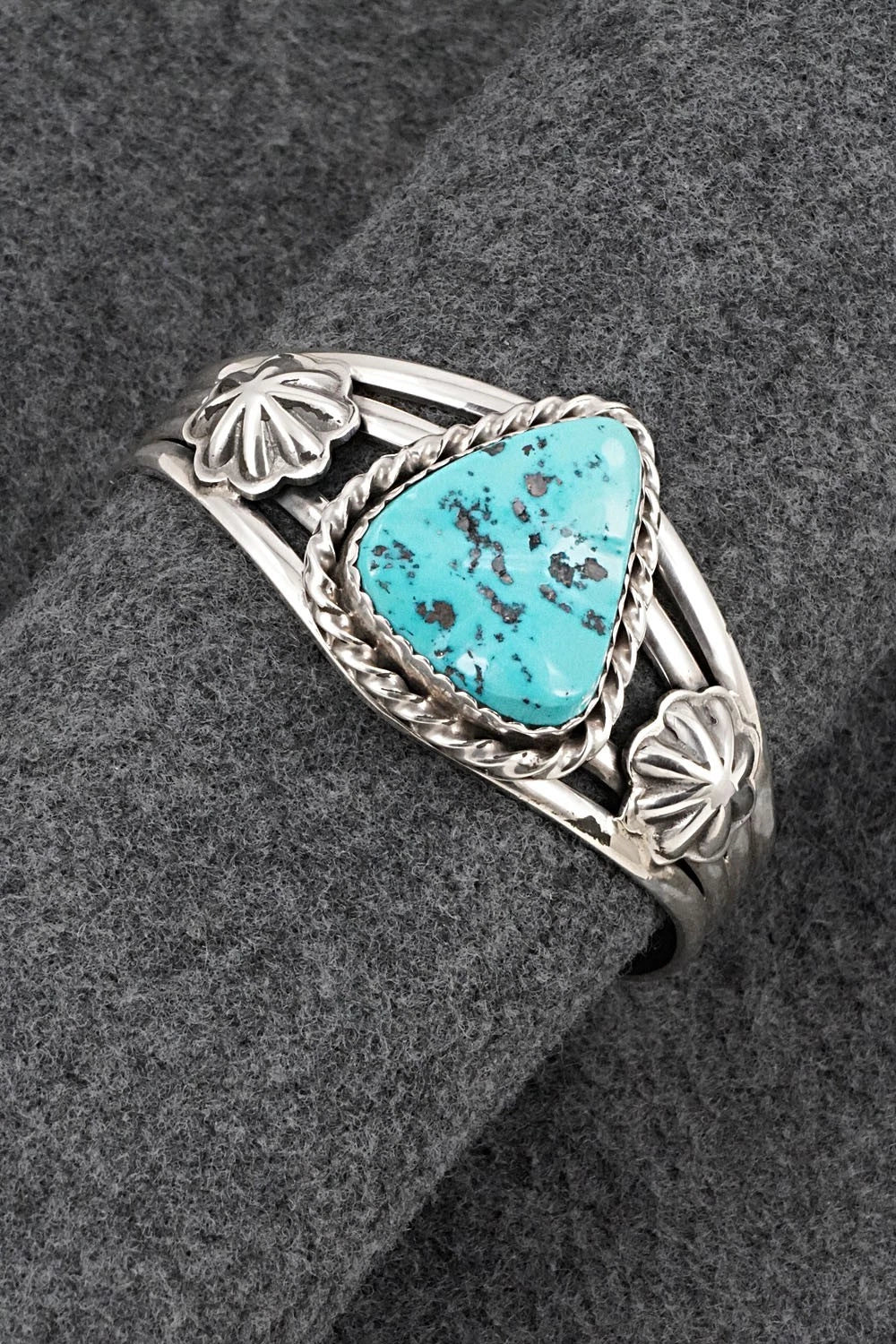 Turquoise & Sterling Silver Vintage Bracelet - Larose Ganadonegro