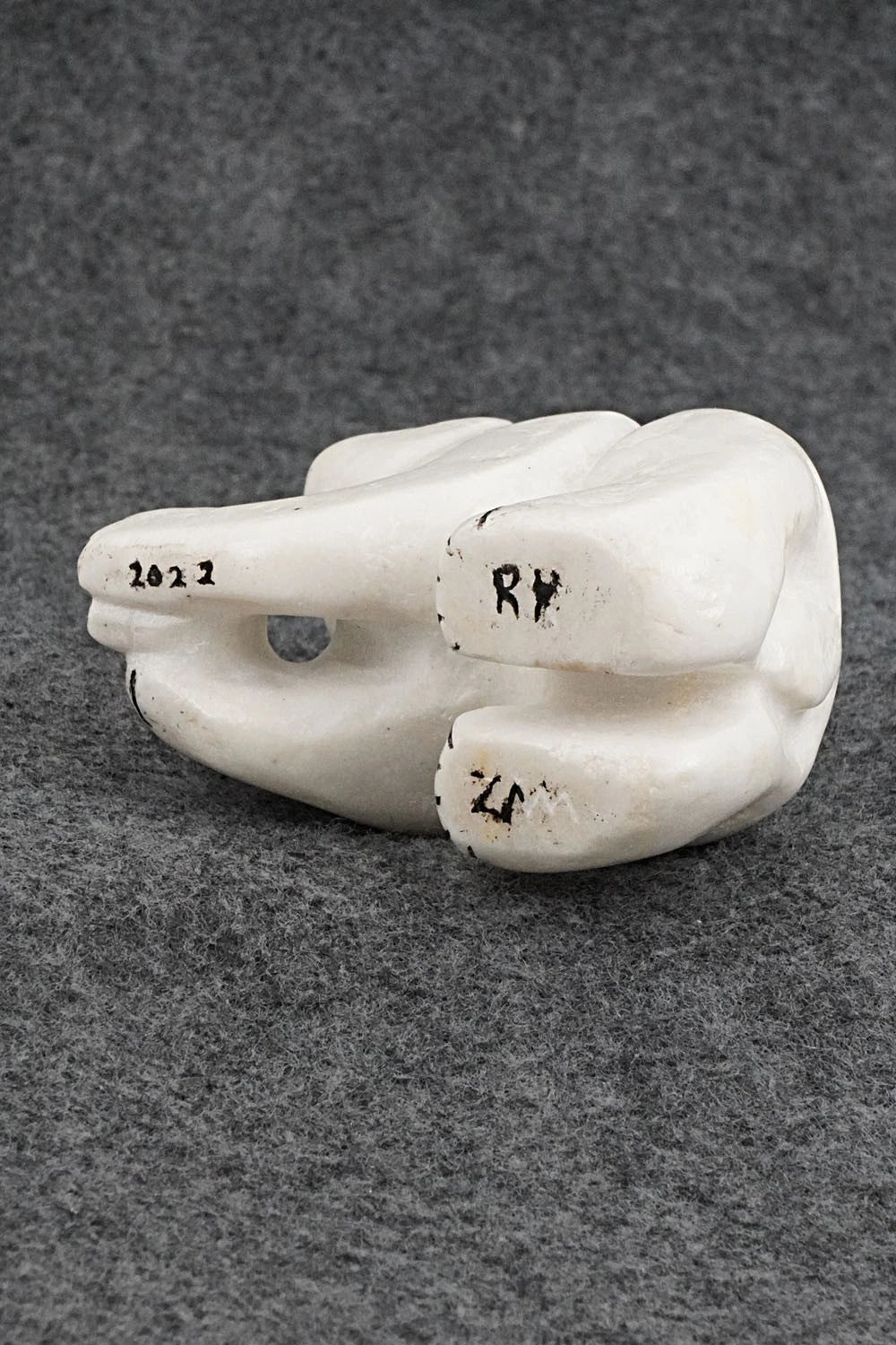 Bear Zuni Fetish Carving - Rick Kallestewa