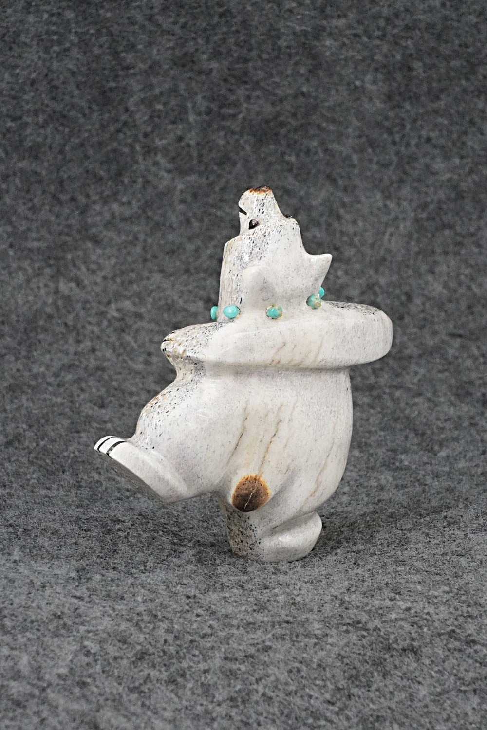 Bear Zuni Fetish Carving - Claudia Peina