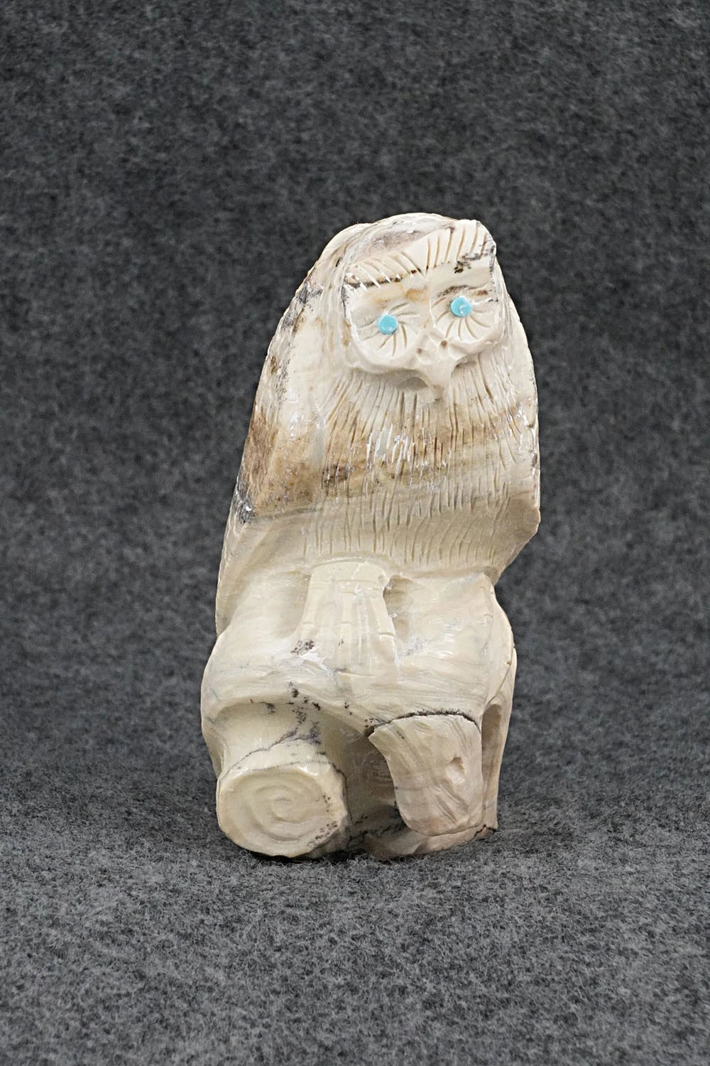 Owl Zuni Fetish Carving - Derrick Kaamasee