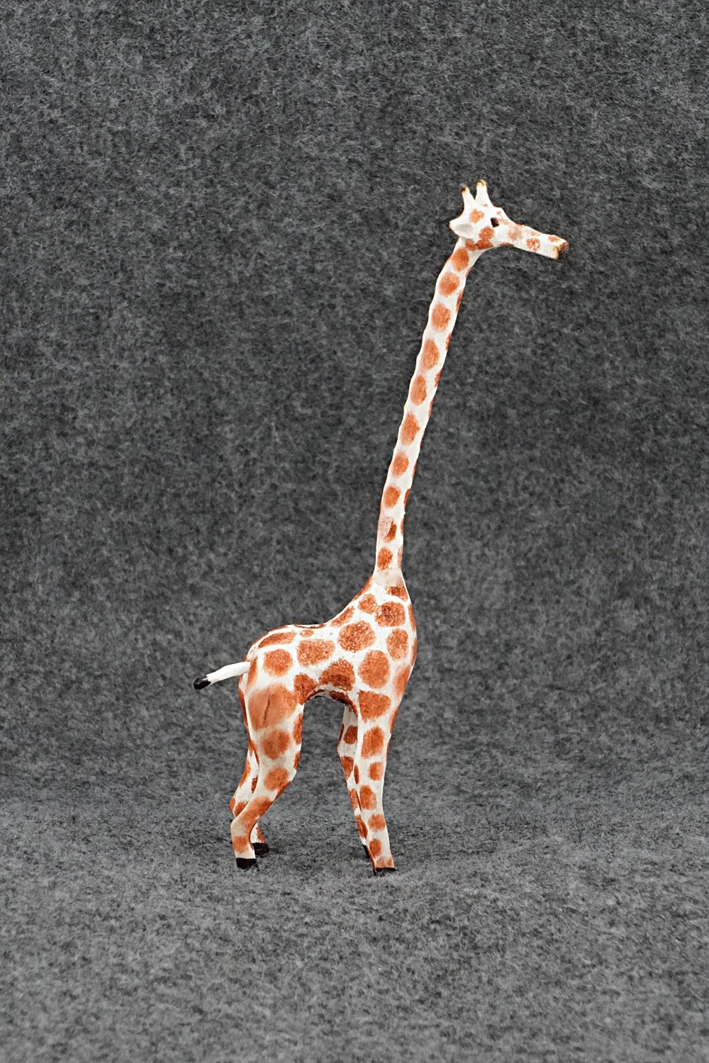 Giraffe Zuni Fetish Carving - Ruben Najera