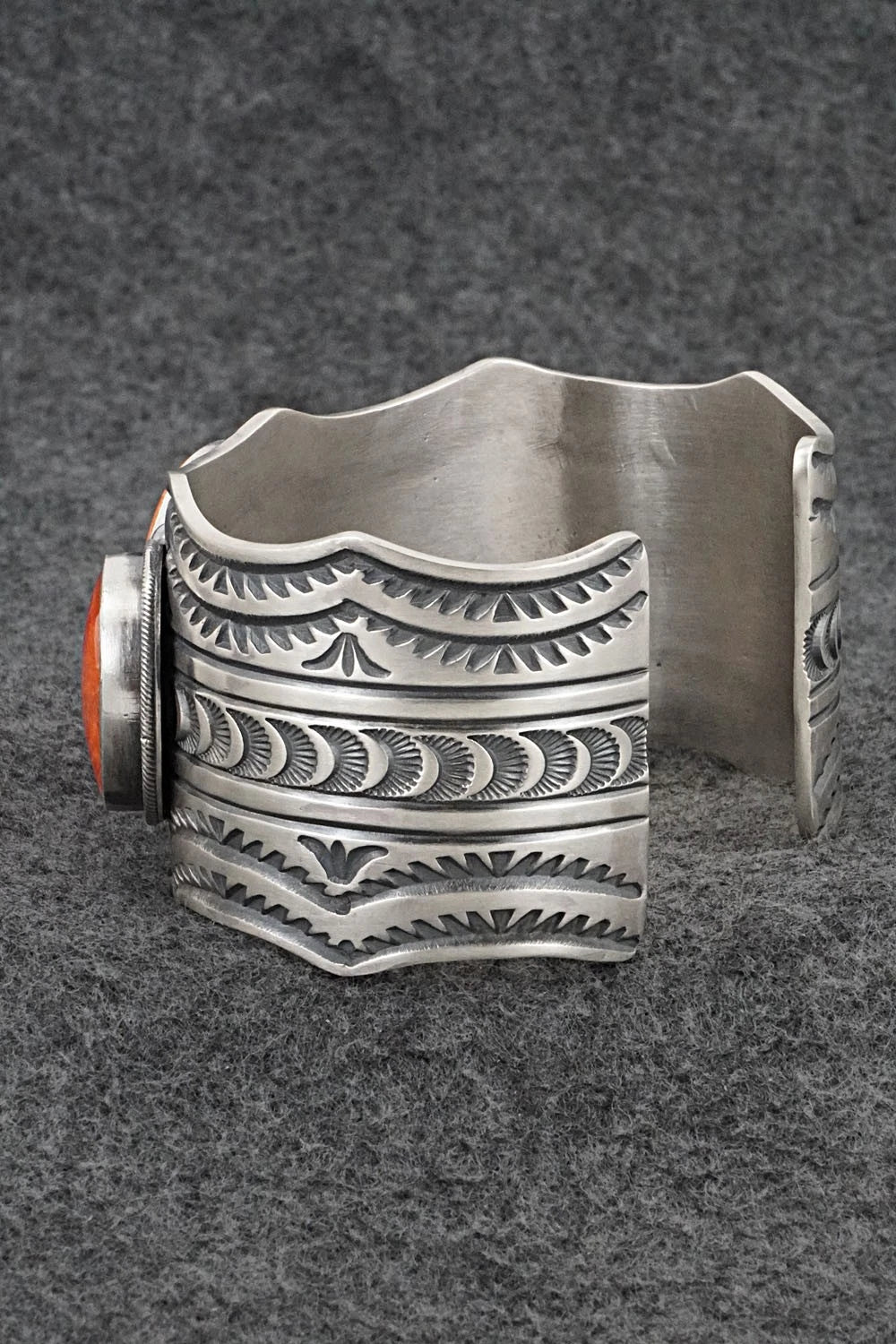 Spiny Oyster & Sterling Silver Bracelet - Mark Yazzie