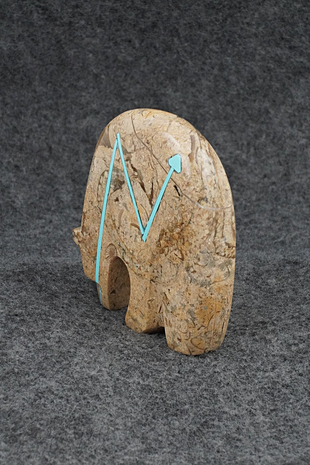 Bear Zuni Fetish Carving - Kenric Laiwakete