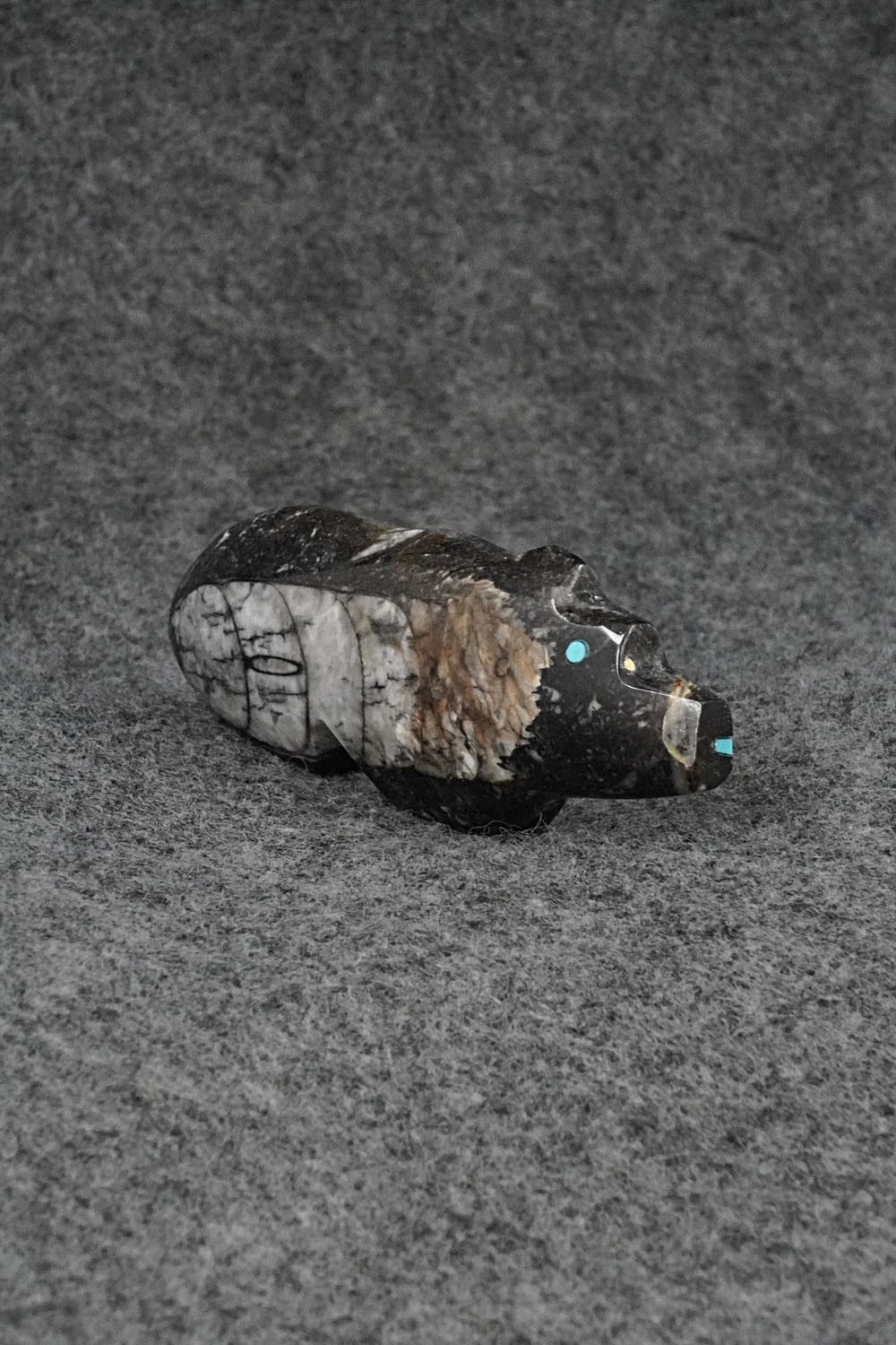 Bear Zuni Fetish Carving - Bernard Laiwakete