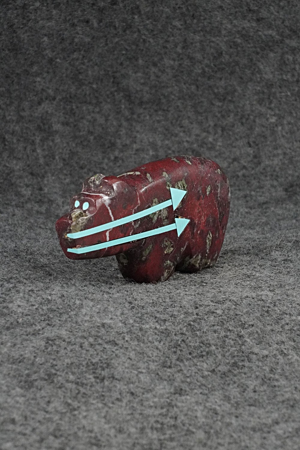 Bear Zuni Fetish Carving - Bernard Laiwakete