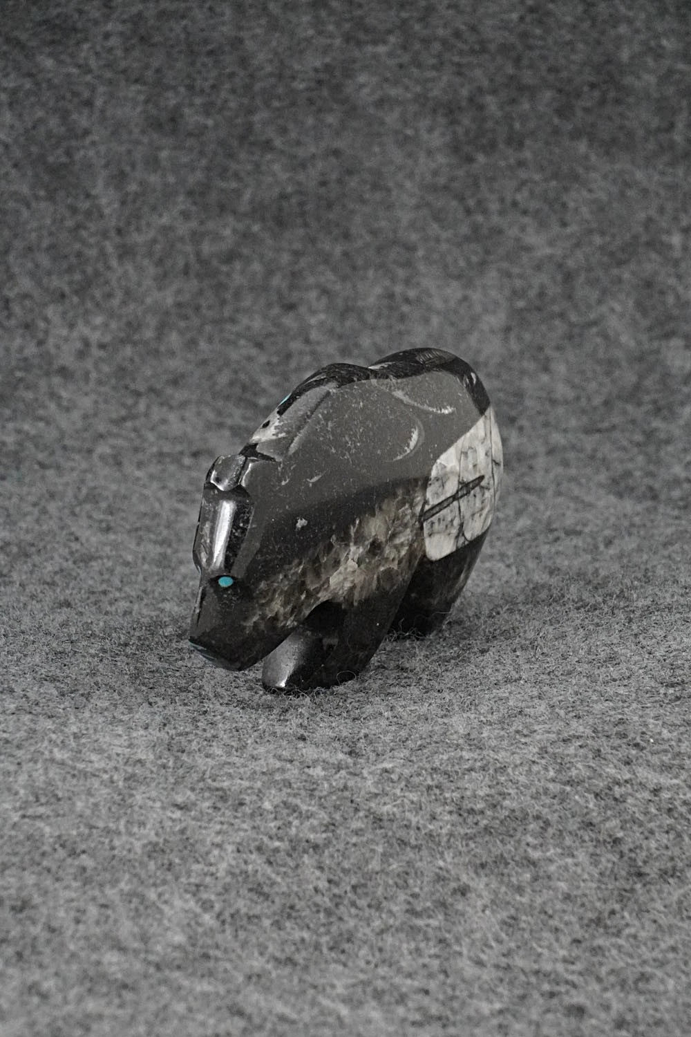 Bear Zuni Fetish Carving - Kenric Laiwekete