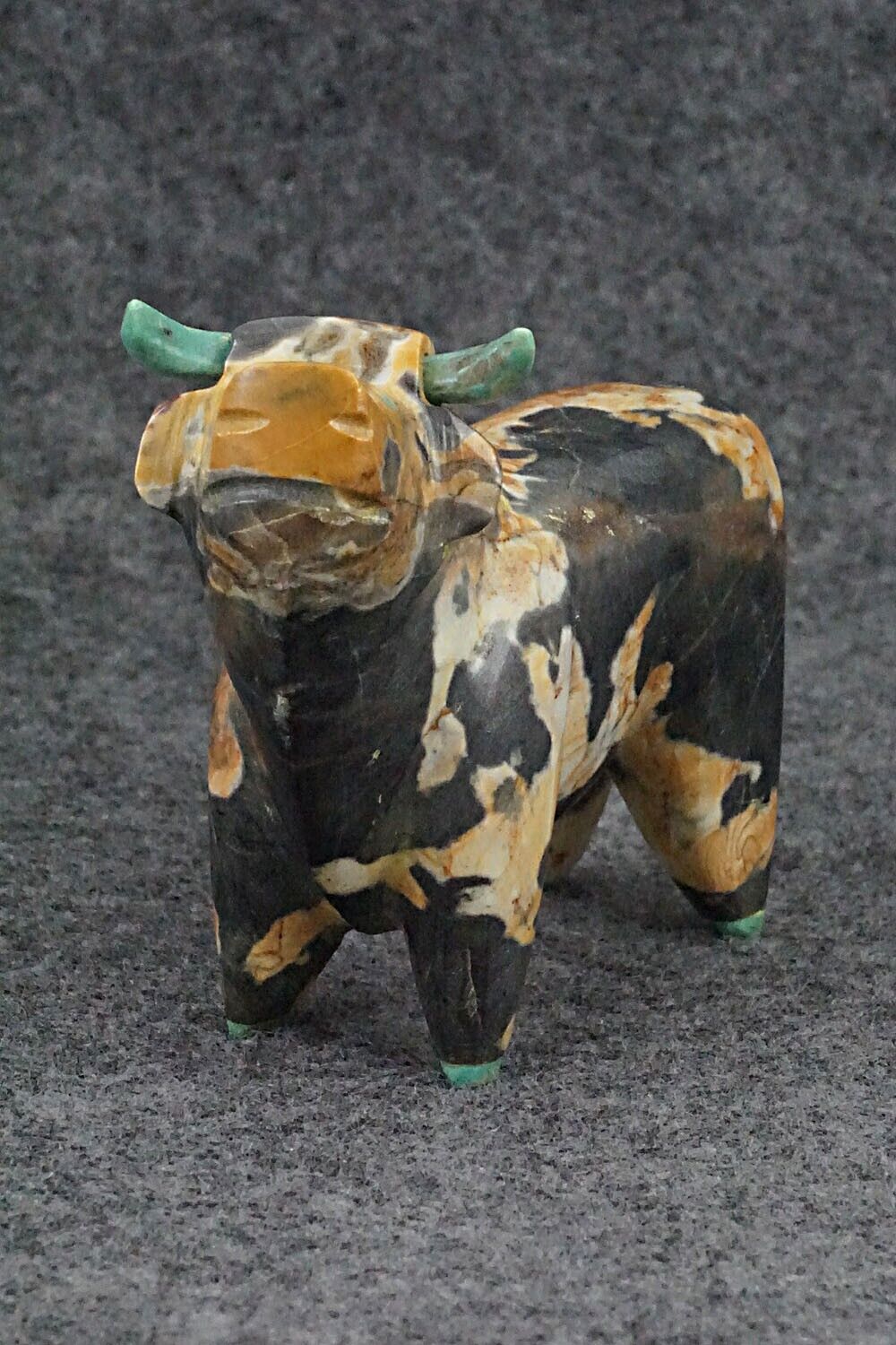Bull Zuni Fetish Carving - Enrike Leekya