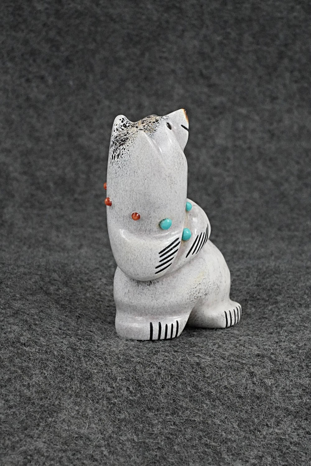 Bear Zuni Fetish Carving - Claudia Peina