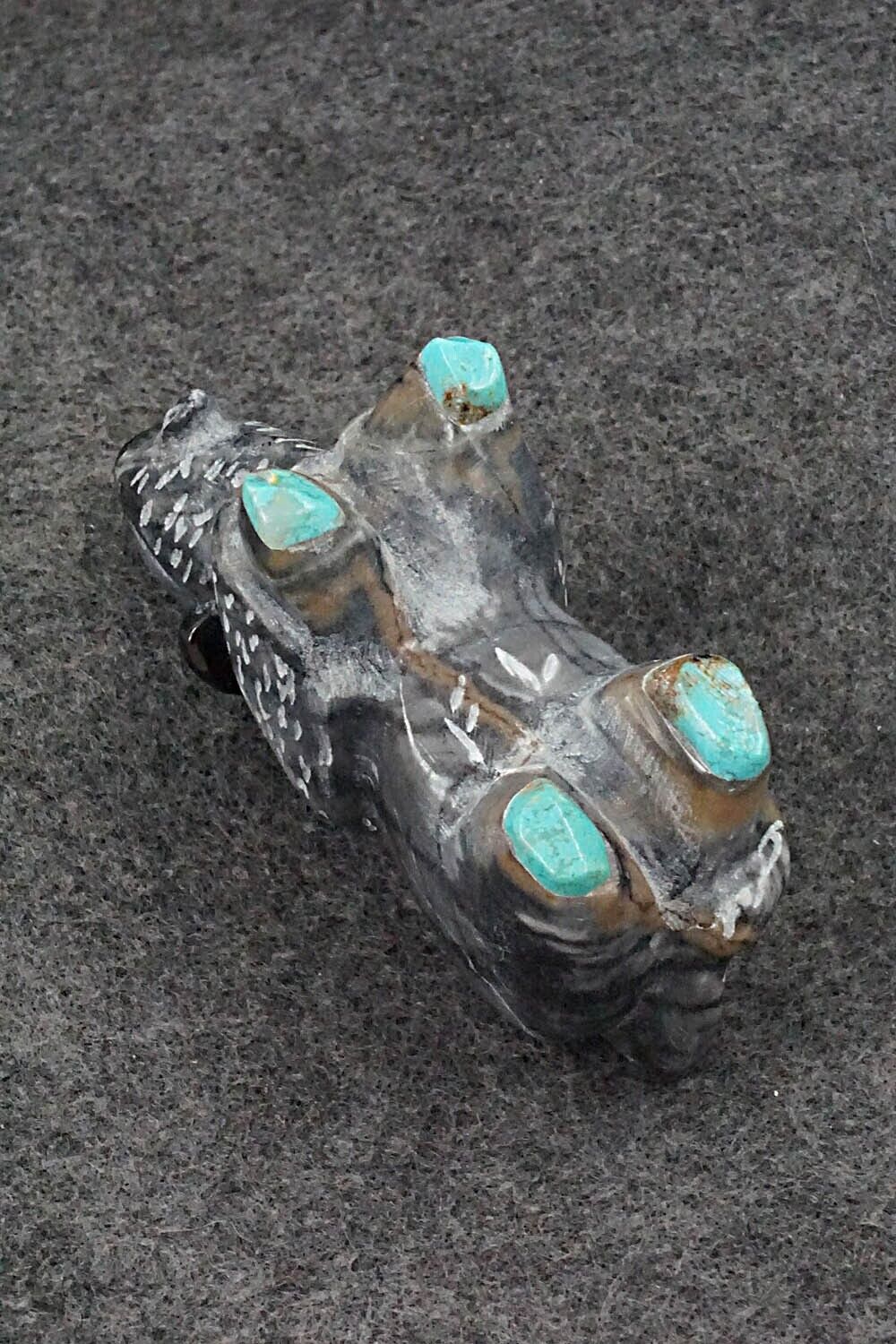 Buffalo Zuni Fetish Carving - Freddie Leekya