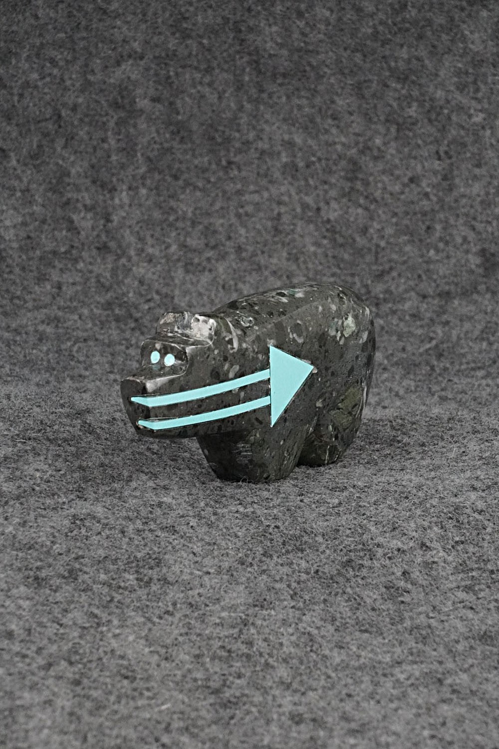 Bear Zuni Fetish Carving - Bernard Laiwakete