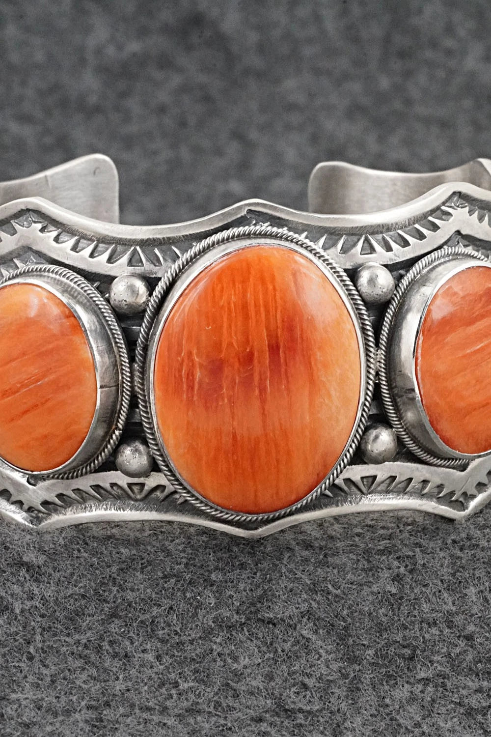 Spiny Oyster & Sterling Silver Bracelet - Mark Yazzie