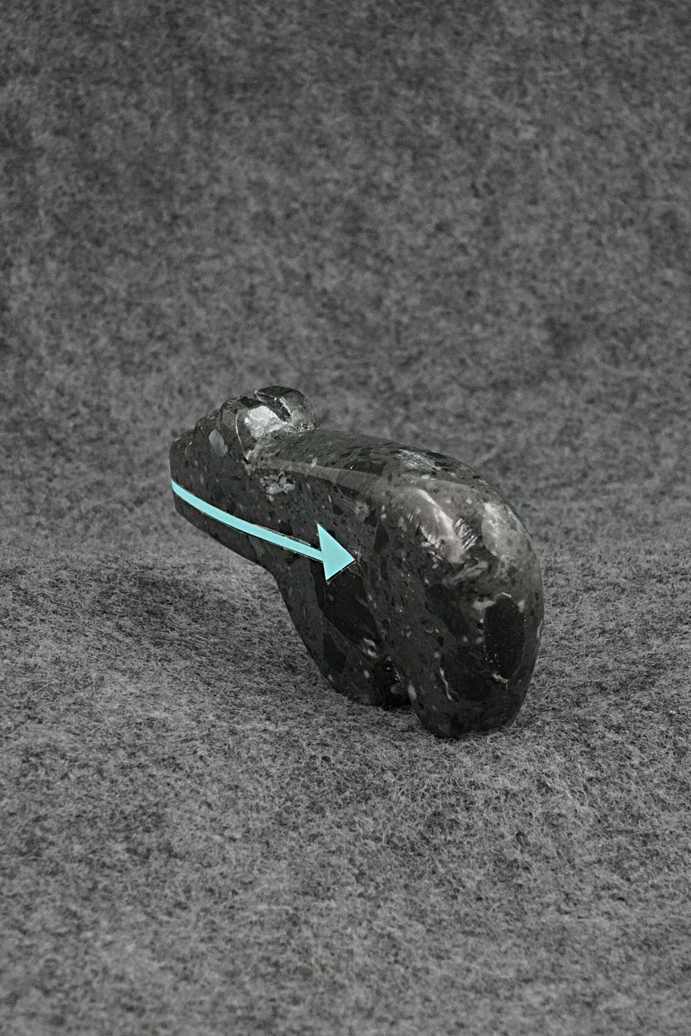 Bear Zuni Fetish Carving - Bernard Laiwakete