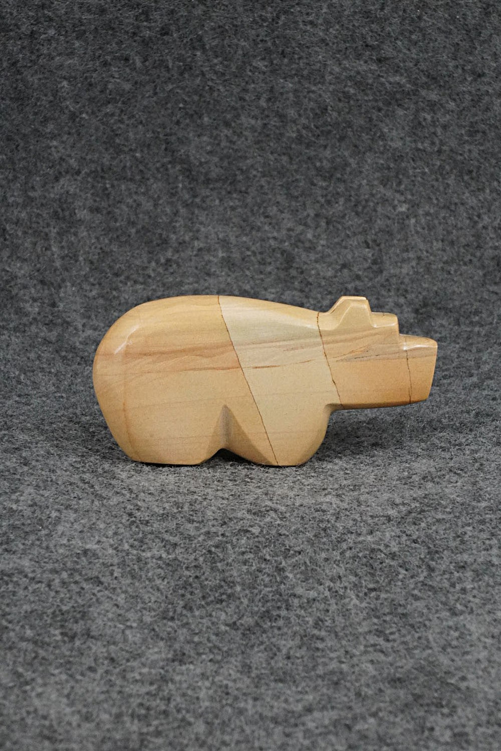 Bear Zuni Fetish Carving - Bernard Laiwakete