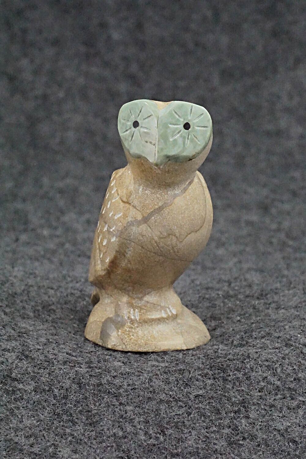 Owl Zuni Fetish Carving - Enrike Leekya