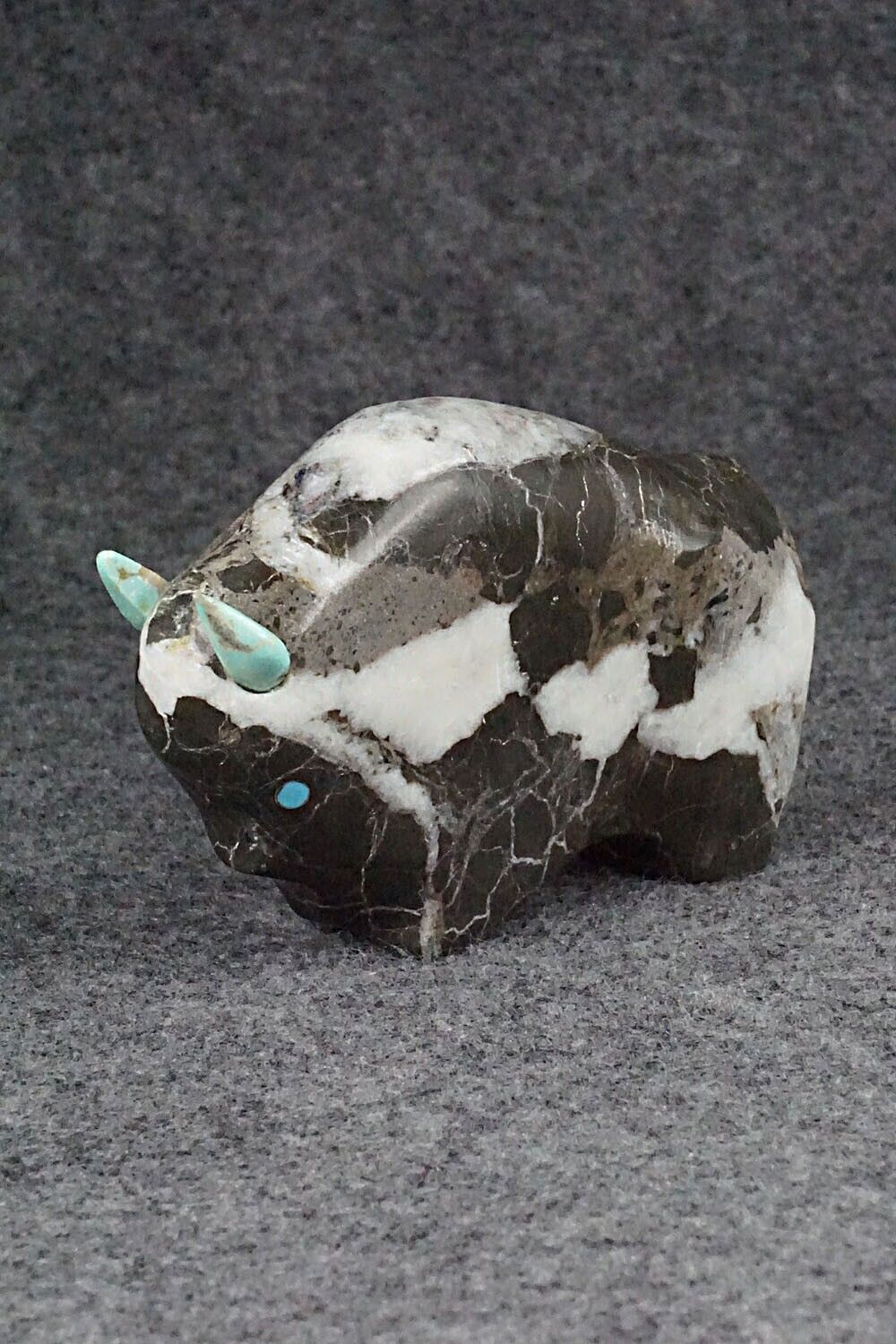 Buffalo Zuni Fetish Carving - Lynn Quam