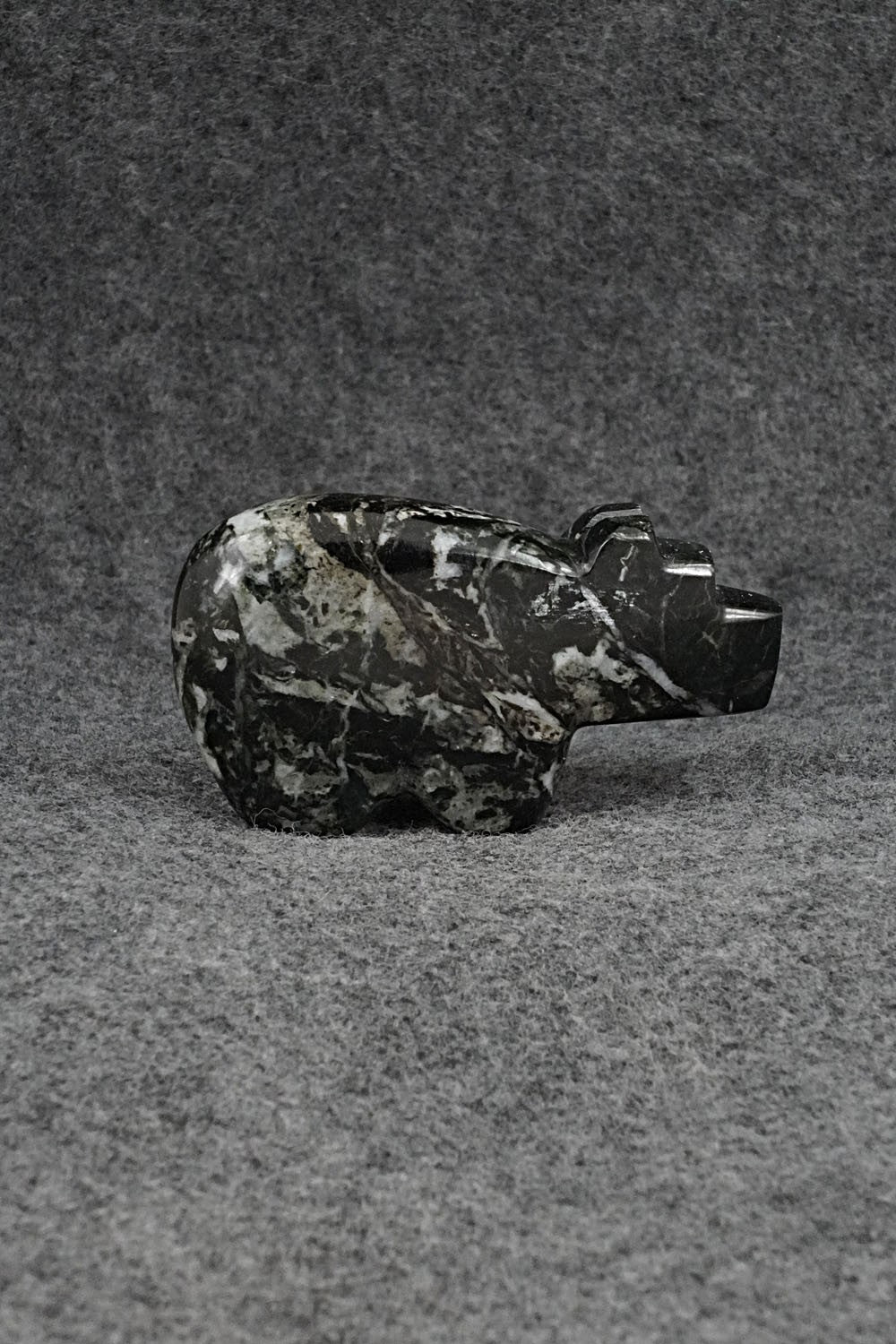 Bear Zuni Fetish Carving - Bernard Laiwakete