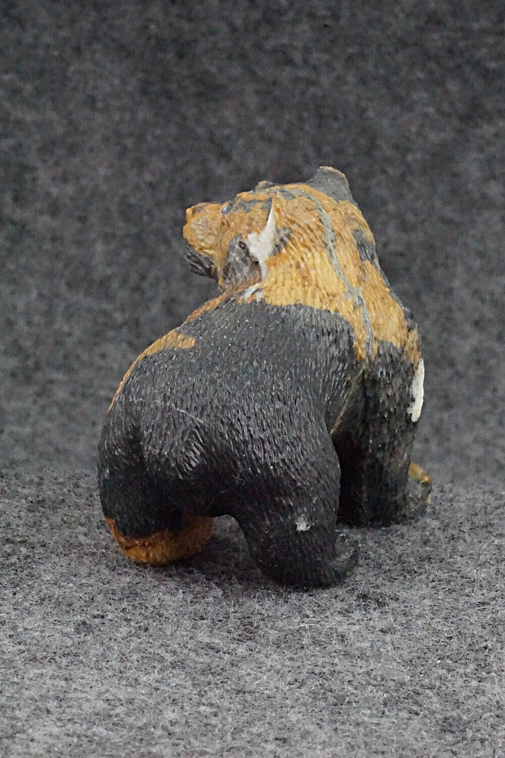 Bear Zuni Fetish Carving - Travis Lasiloo