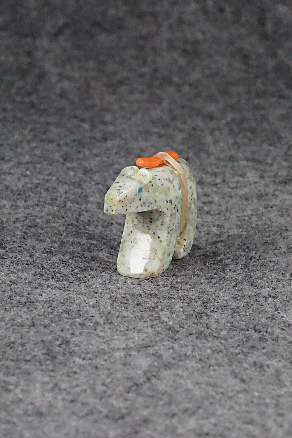Bear Zuni Fetish Carving - Fernando Laiwakete