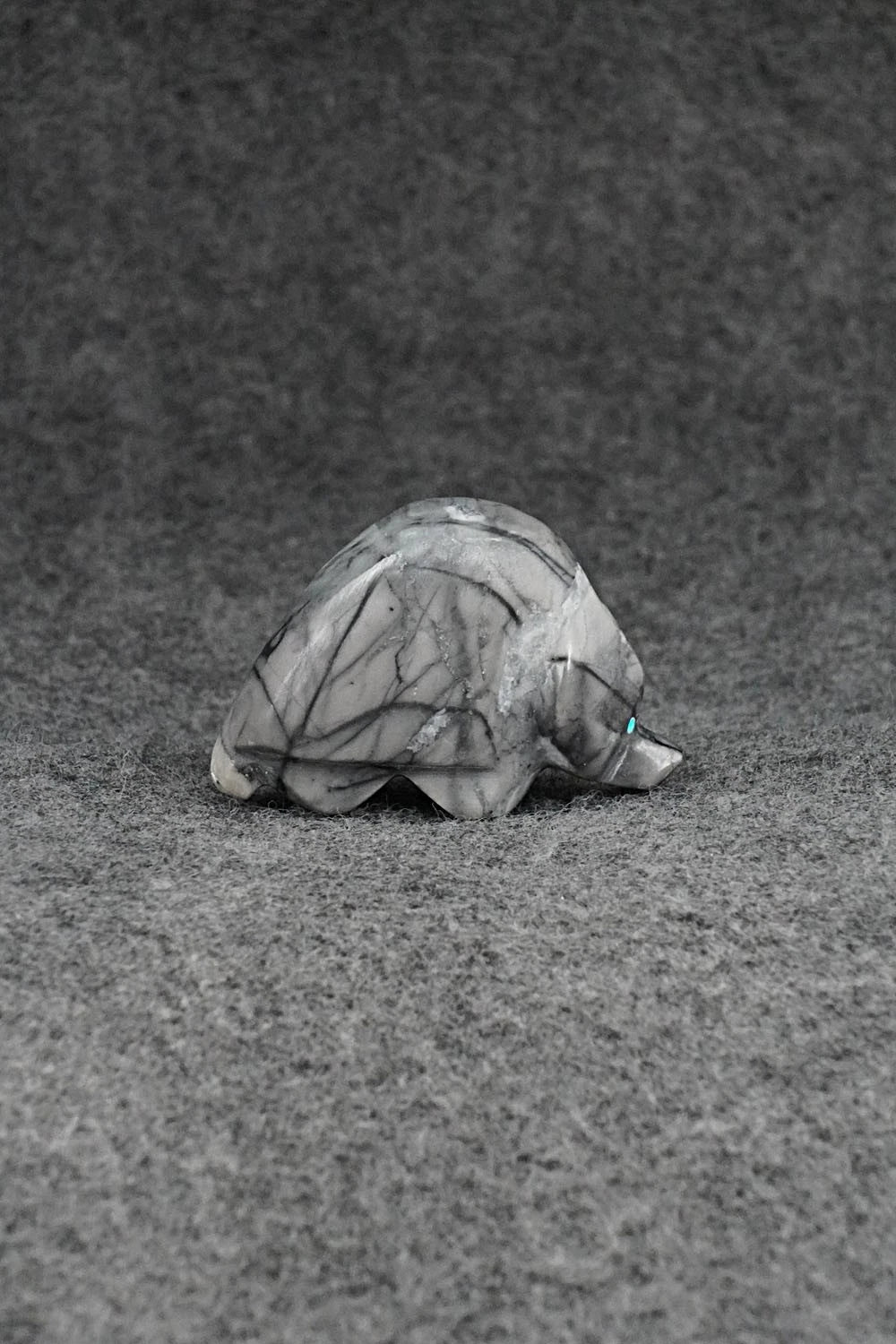 Bear Zuni Fetish Carving - Benina Kallestewa