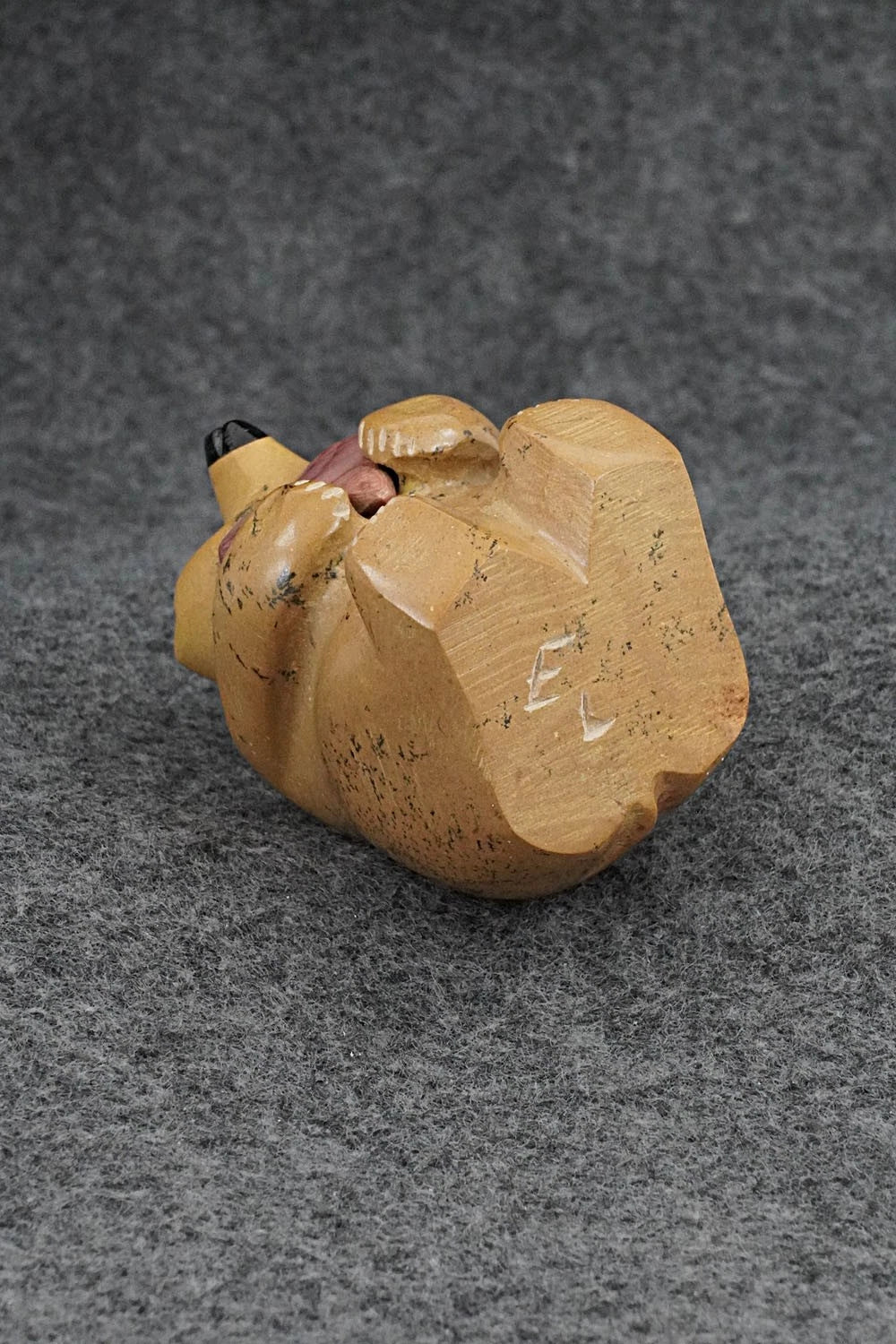 Bear Zuni Fetish Carving - Enrike Leekya