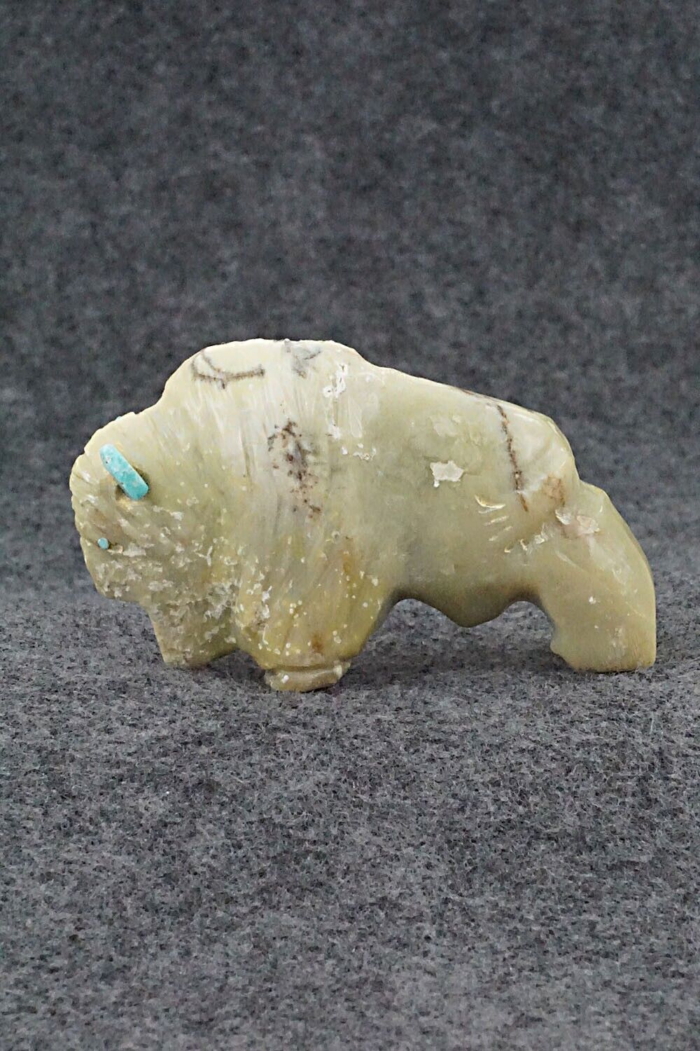 Buffalo Zuni Fetish Carving - Kevin Quam