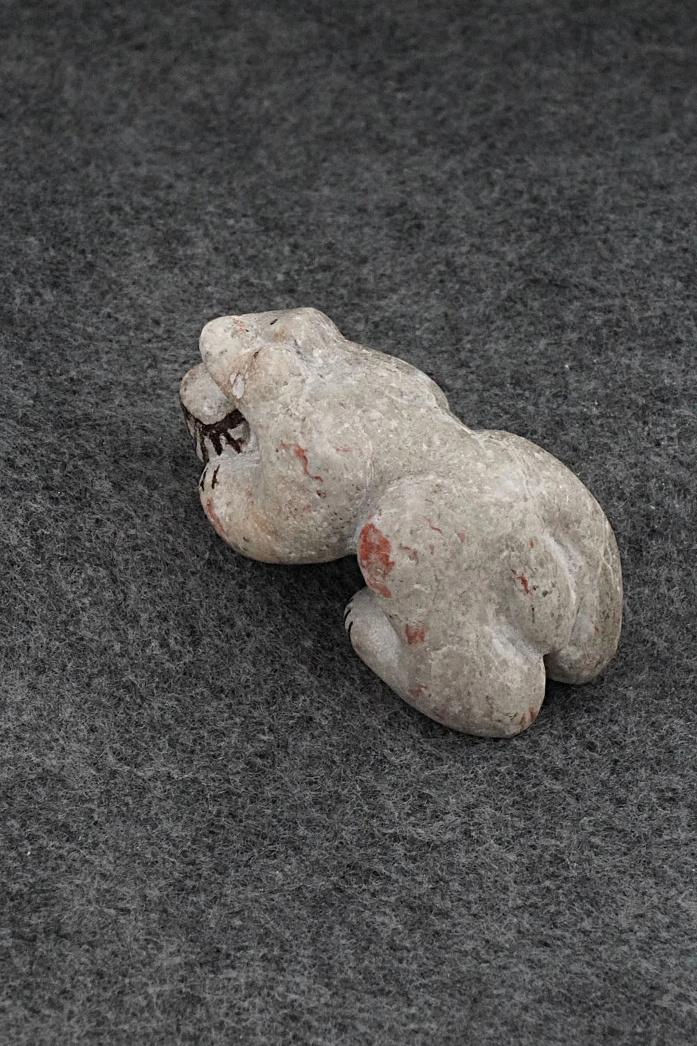 Bear Zuni Fetish Carving - Rick Kallestewa