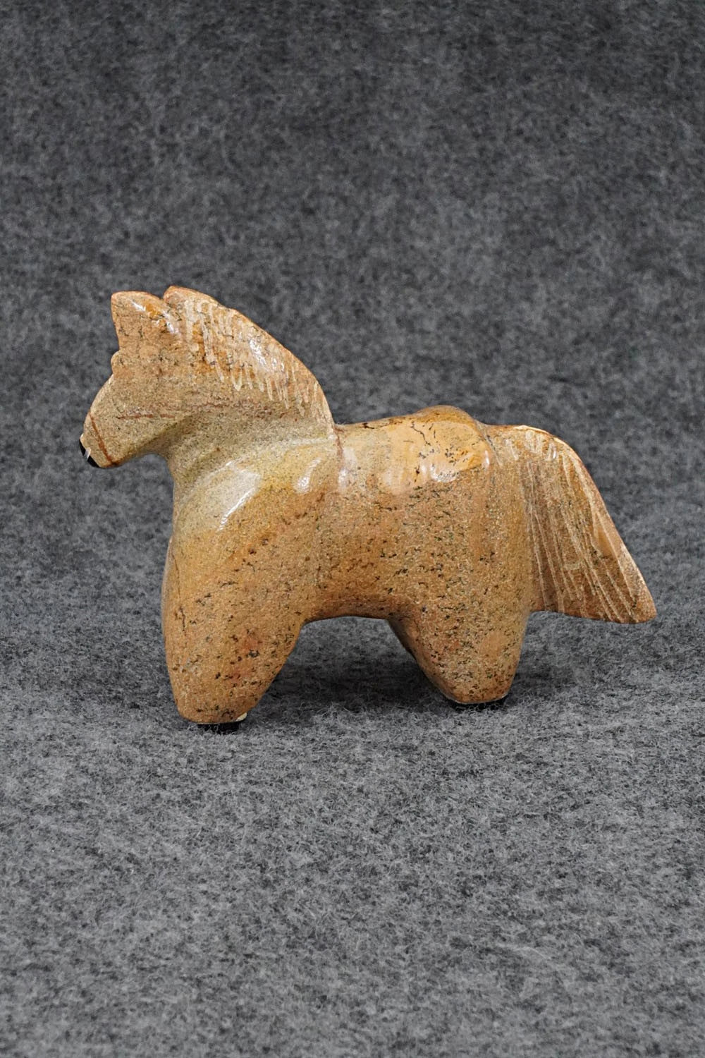 Horse Zuni Fetish Carving - Freddie Leekya