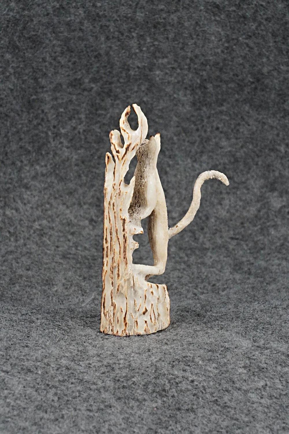 Mountain Lion Zuni Fetish Carving - Ruben Najera
