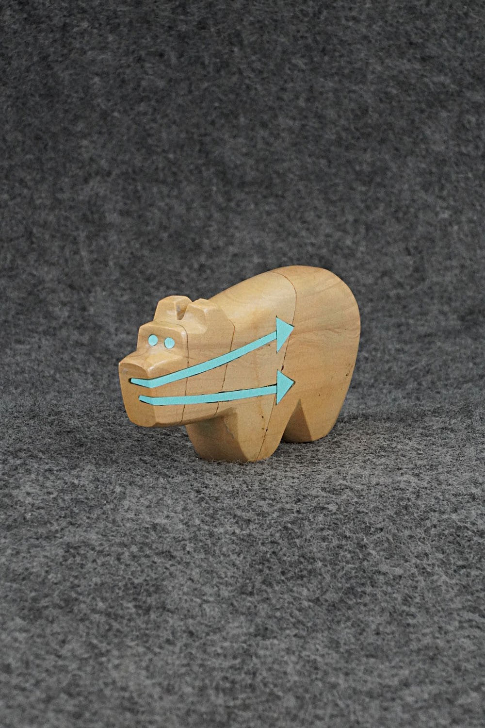 Bear Zuni Fetish Carving - Bernard Laiwakete