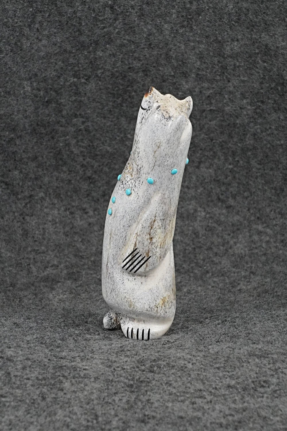 Bear Zuni Fetish Carving - Claudia Peina