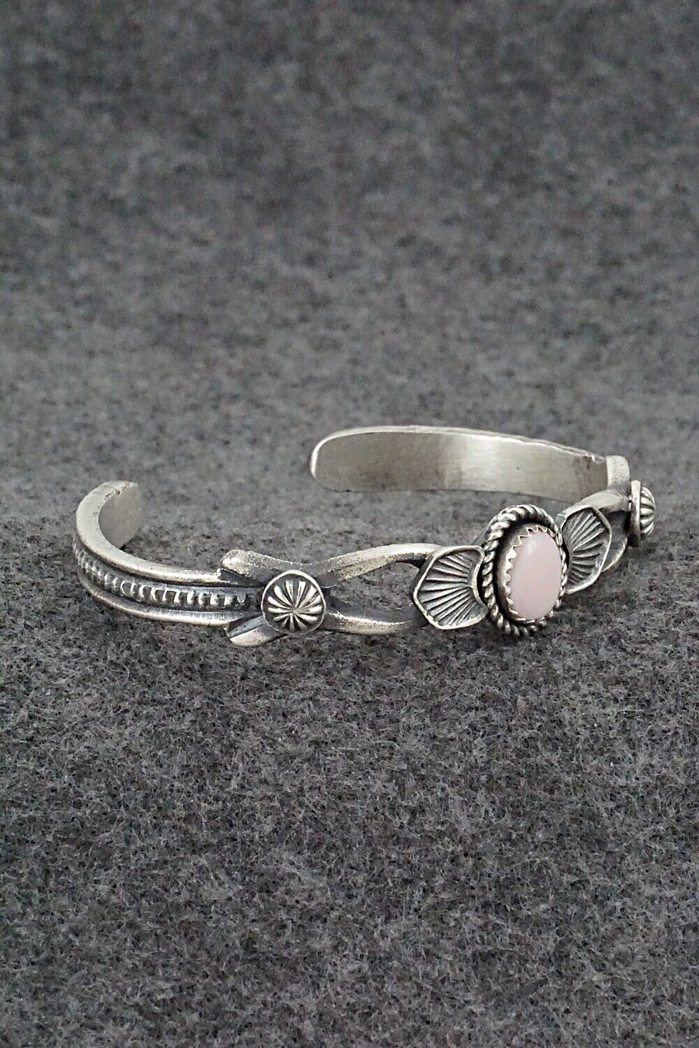 Pink Conch Shell & Sterling Silver Bracelet - Eva & Linberg Billah