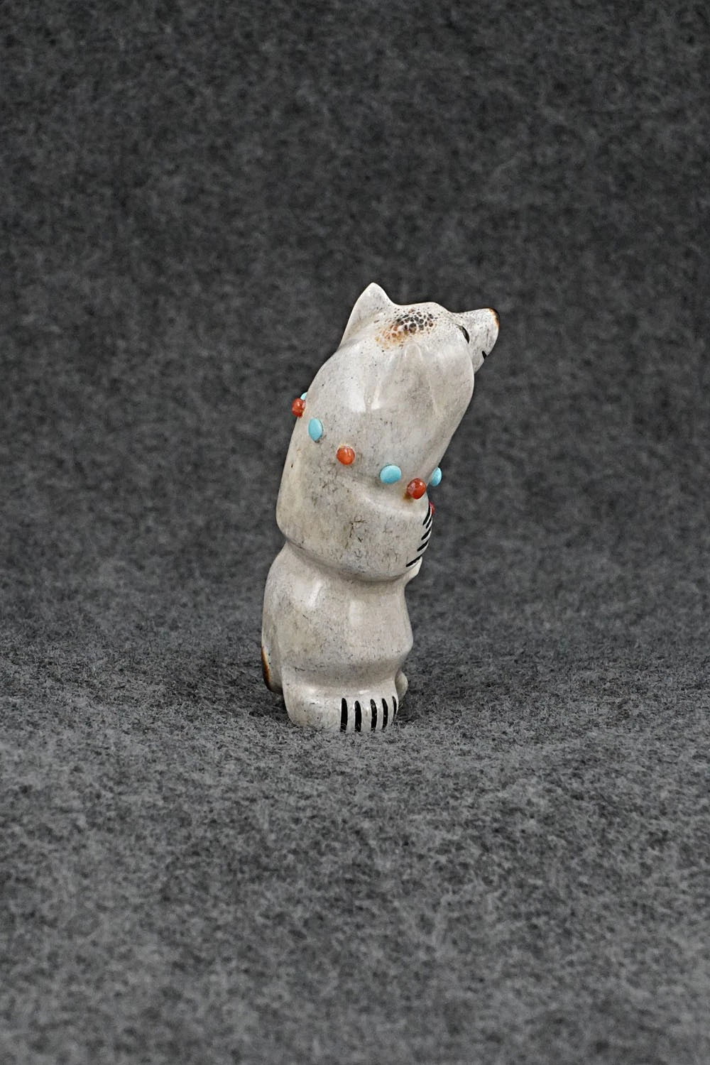 Bear Zuni Fetish Carving - Claudia Peina