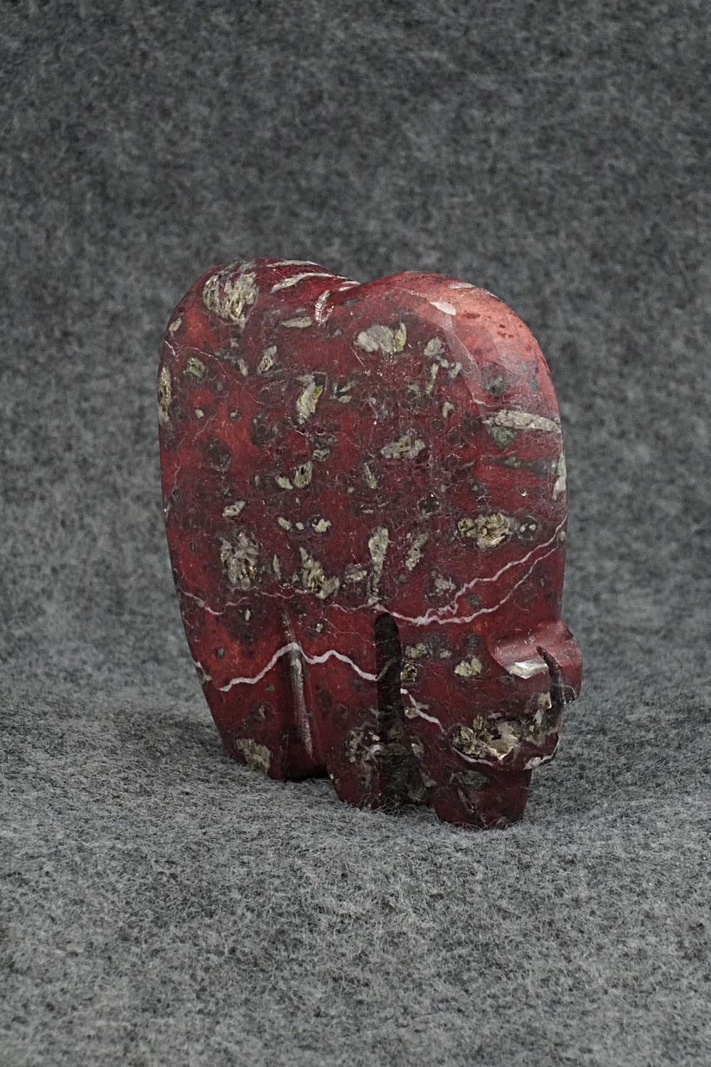 Bear Zuni Fetish Carving - Bernard Laiwakete