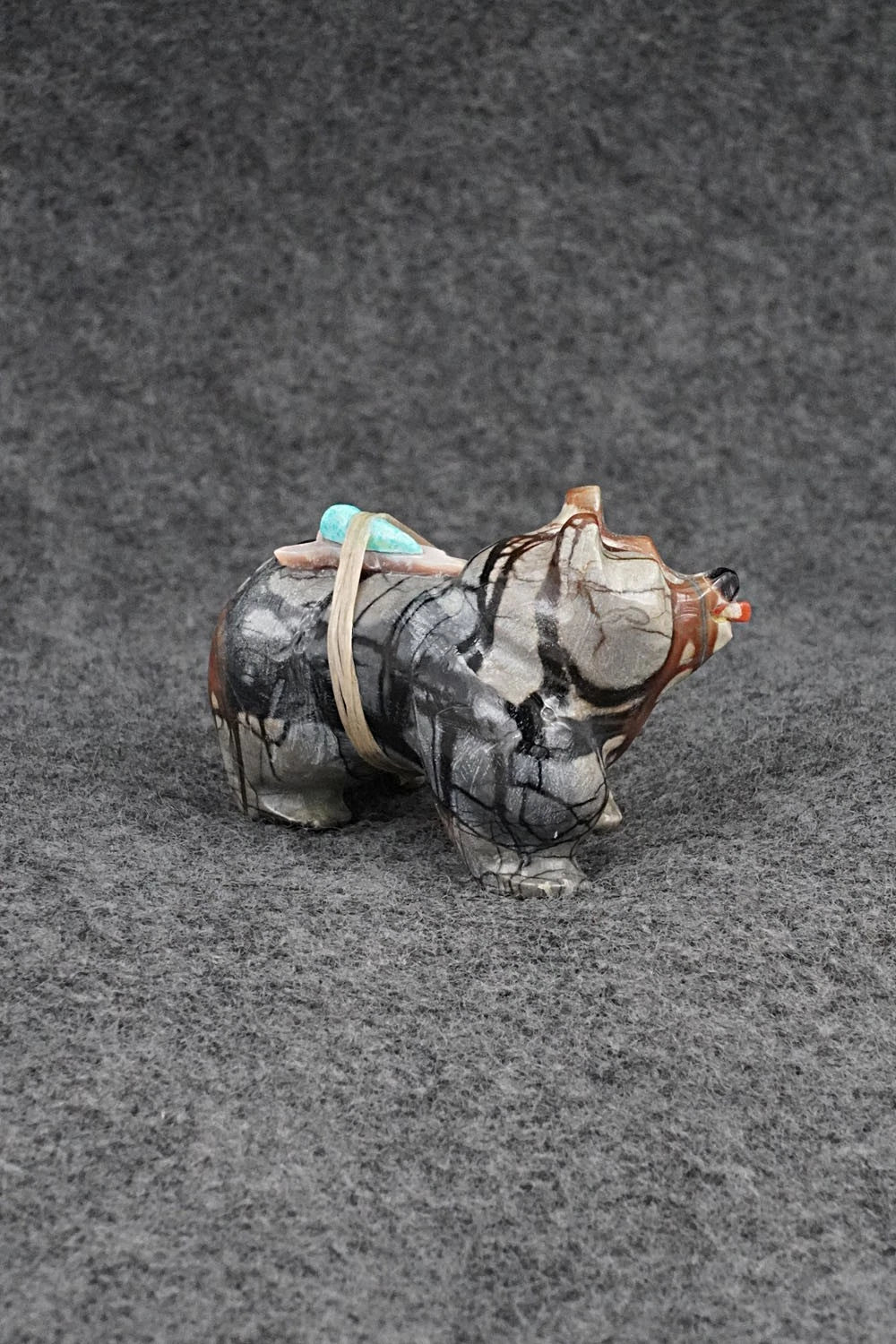 Bear Zuni Fetish Carving - Freddie Leekya