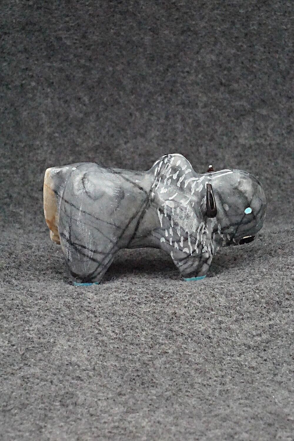 Buffalo Zuni Fetish Carving - Freddie Leekya