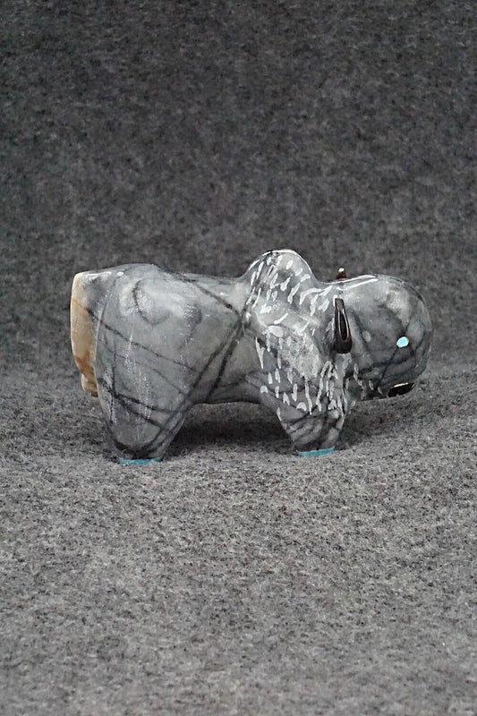 Buffalo Zuni Fetish Carving - Freddie Leekya