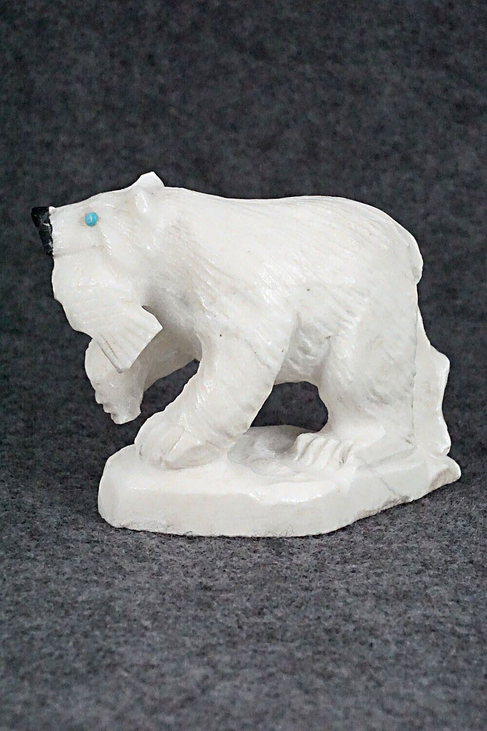 Polar Bear Zuni Fetish Carving - Derrick Kaamasee