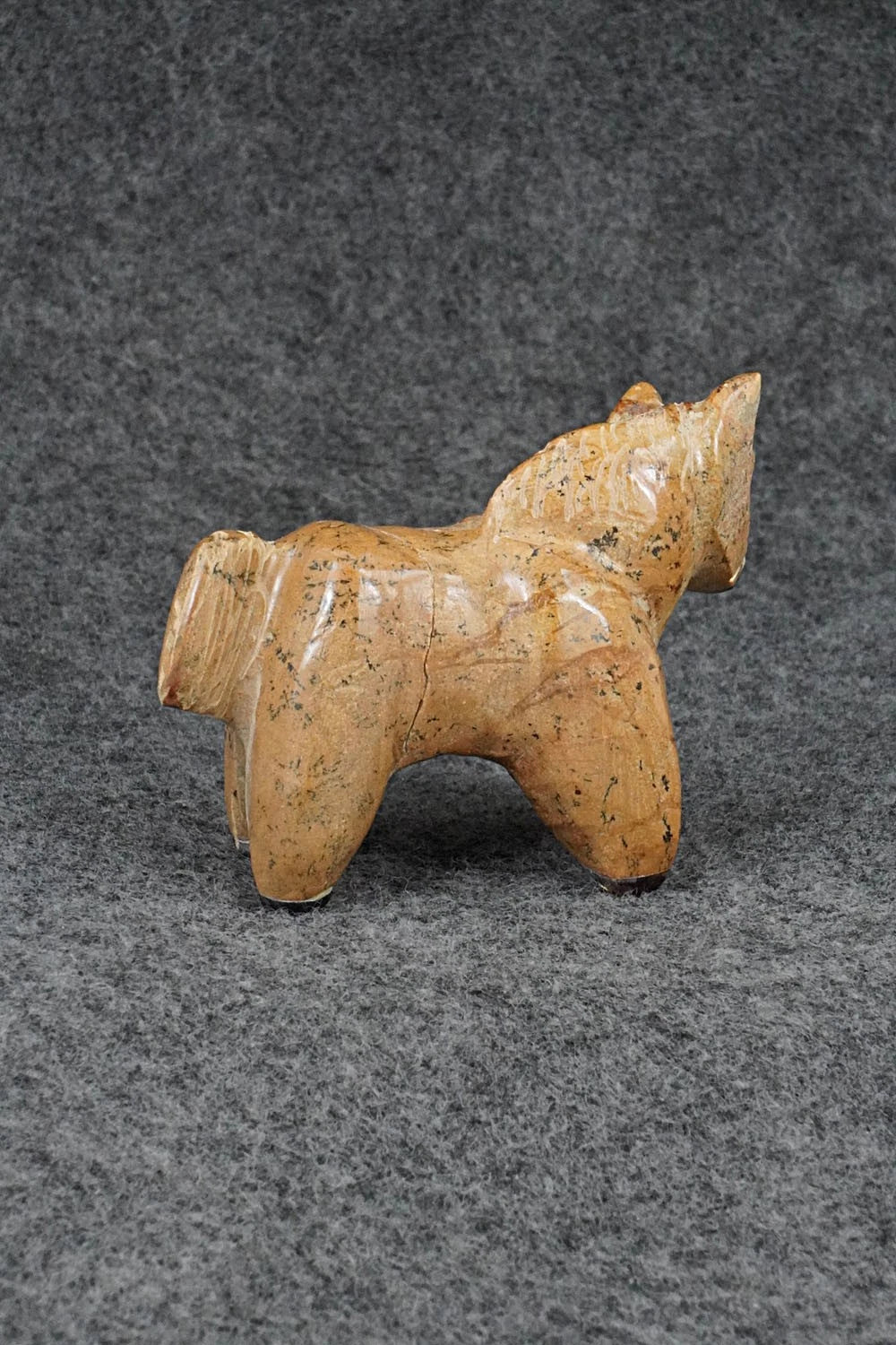 Horse Zuni Fetish Carving - Freddie Leekya