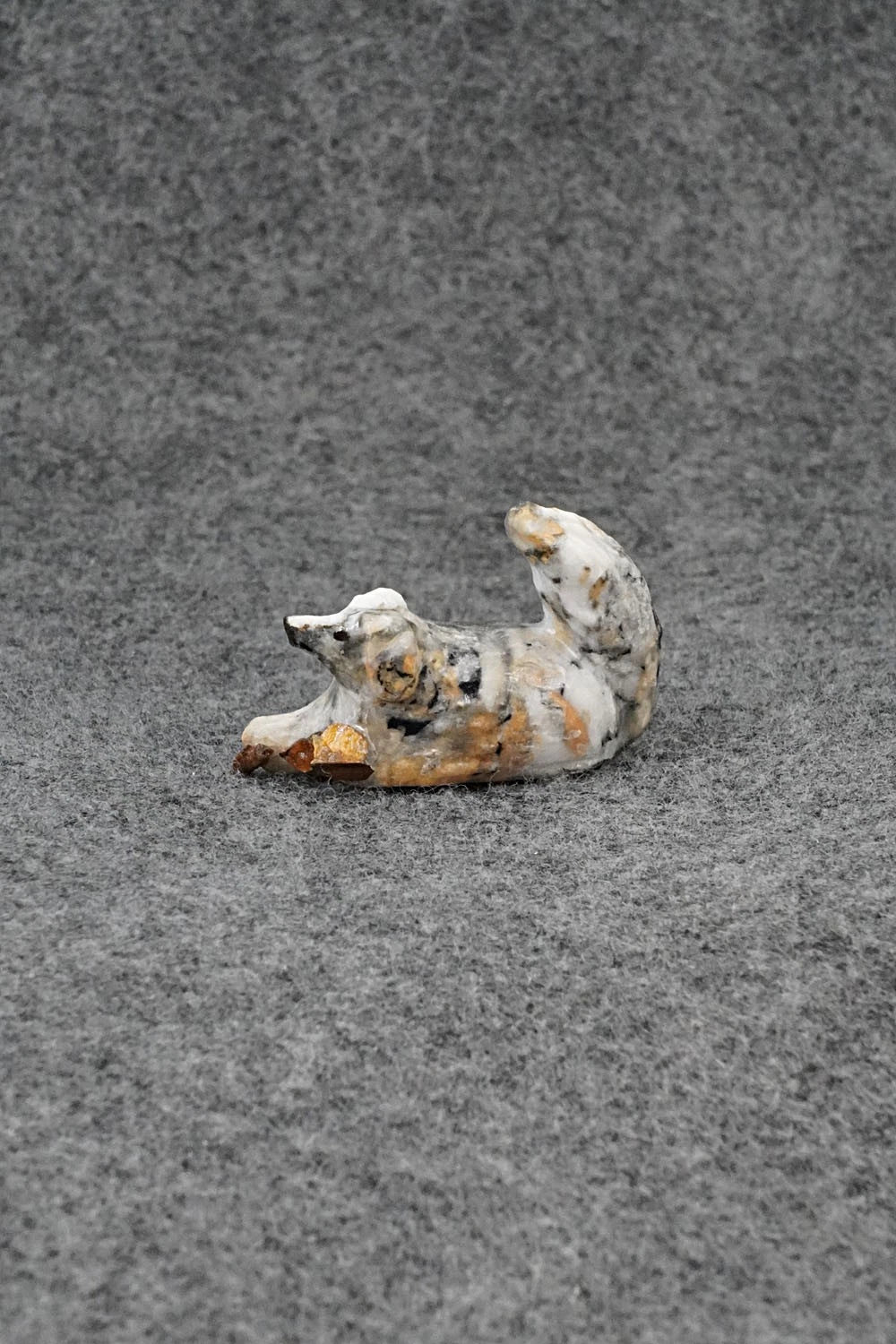 Dog Zuni Fetish Carving - Ruben Najera