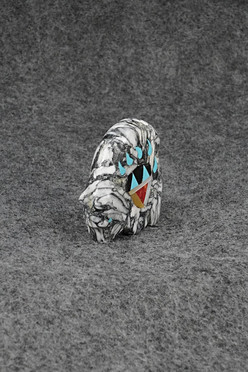 Bear Zuni Fetish Carving - Andres Lementino